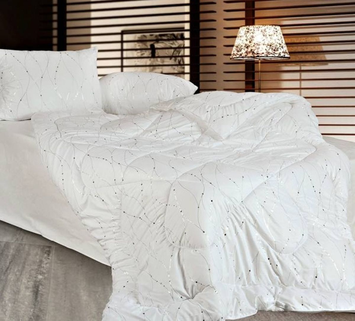 фото Одеяло "Home & Style", наполнитель: соевое волокно, цвет: белый, серебристый, 140 х 205 см