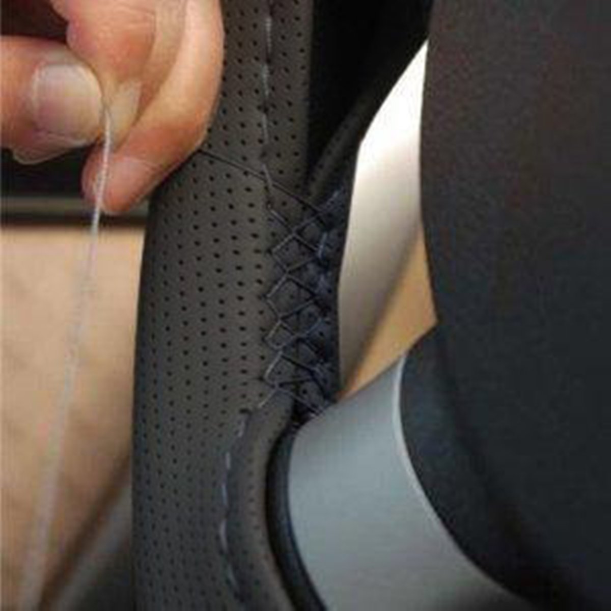 фото Оплетка на руль со шнуровкой "Auto premium". Размер L (39-40), цвет: черный. 77106