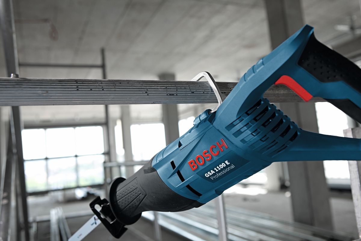 фото Пила сабельная Bosch "GSA 1100 E". 060164C800