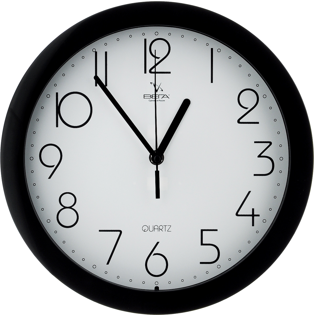 фото Часы настенные Вега "Классика", цвет: черный, белый, диаметр 28,5 см. П1-6/6