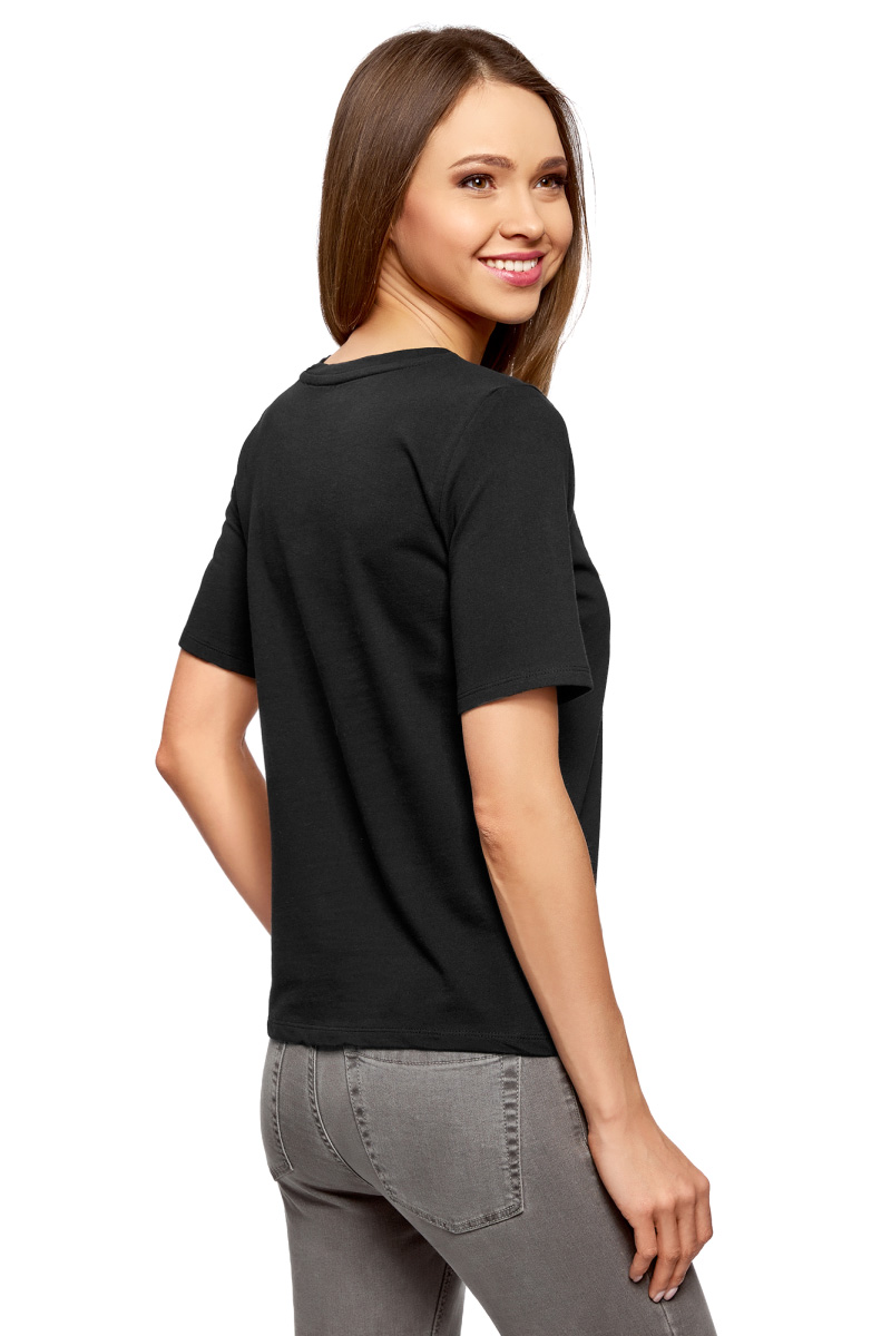 Фото в черной футболке девушка
