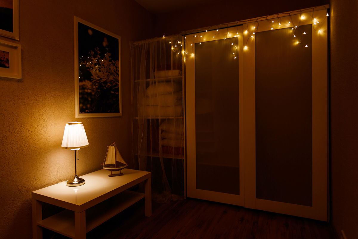 светодиодная лента в интерьере. современный интерьер. светодиодная лента в интерьере. иллюминация комнаты. светодиодная лента в комнате.