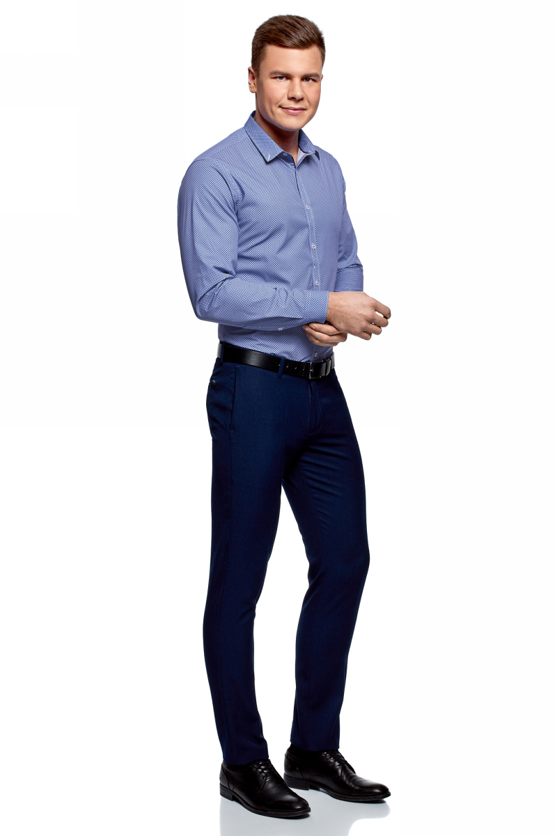 Темно синие брюки рубашка. Синие брюки и синяя рубашка. Рубашка под синие брюки мужские. Синие брюки мужские. Рубашка к синим брюкам.