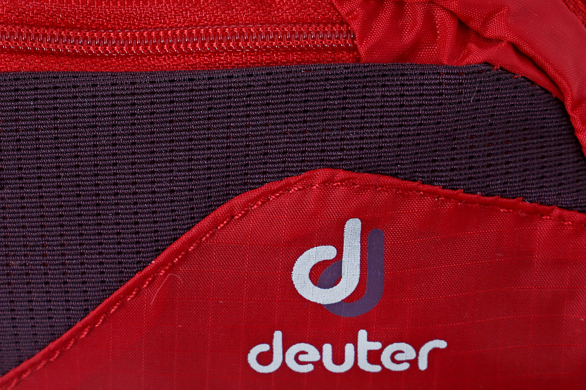 фото Косметичка Deuter "Wash Bag Tour II", цвет: бордовый, 1,2 л