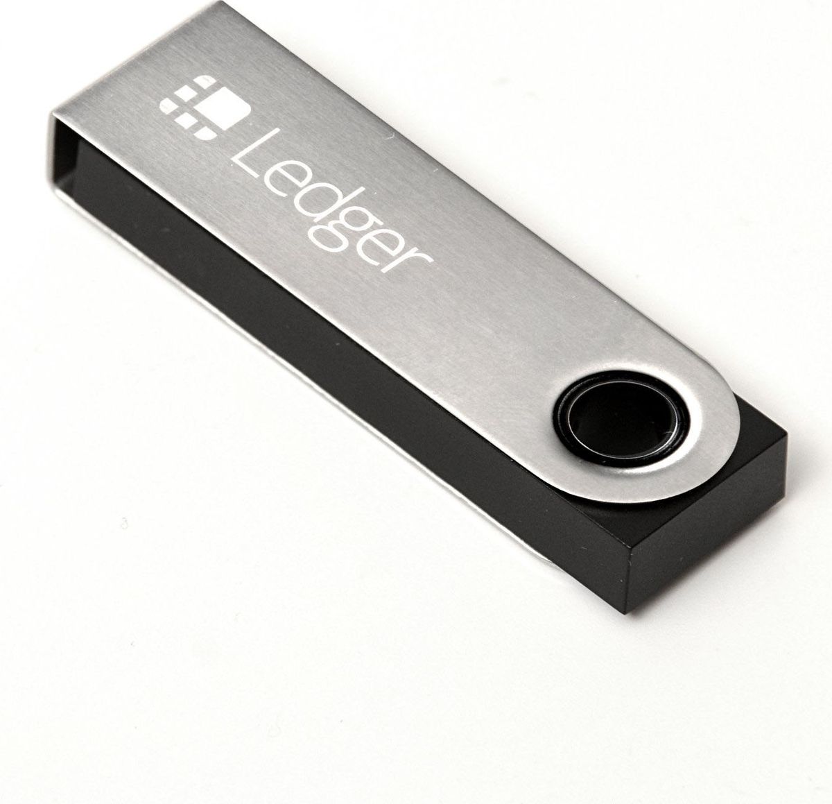 фото Ledger Nano S аппаратный криптокошелек