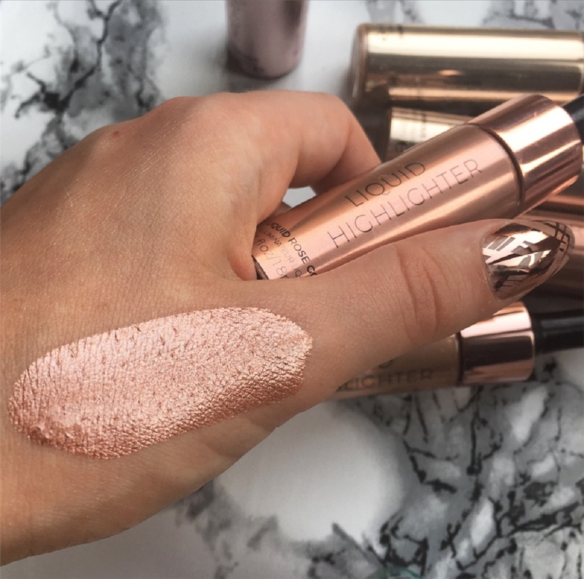 Хайлайтер. Makeup Revolution Liquid Highlighter. Revolution хайлайтер жидкий Liquid Highlighter. Хайлайтер Revolution Gold Rose. Косметика жидкий хайлайтер Роуз Голд.