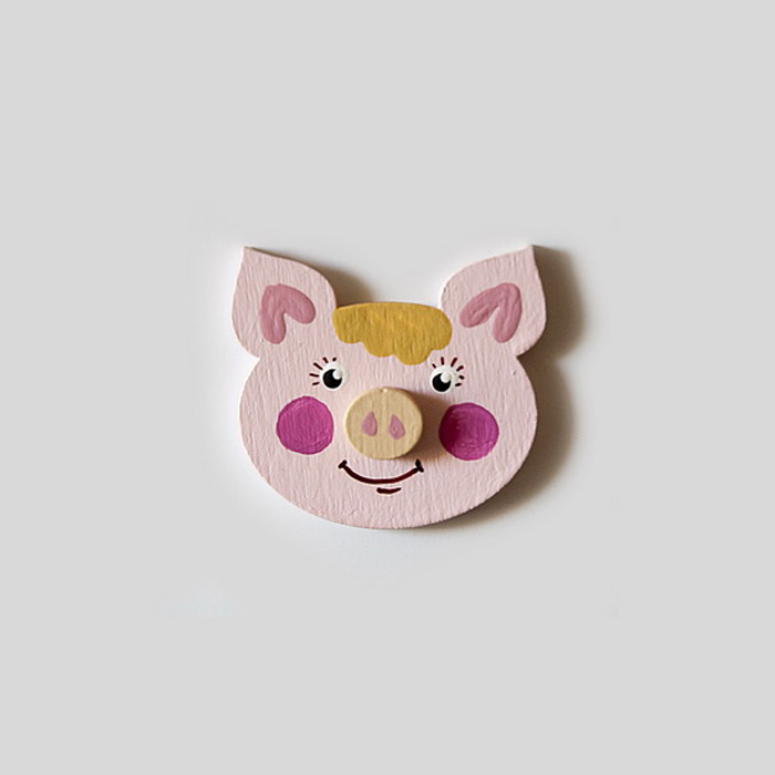 фото Магнит декоративный IDH "Свинка", цвет: розовый, 4 х 3,6 х 0,6 см