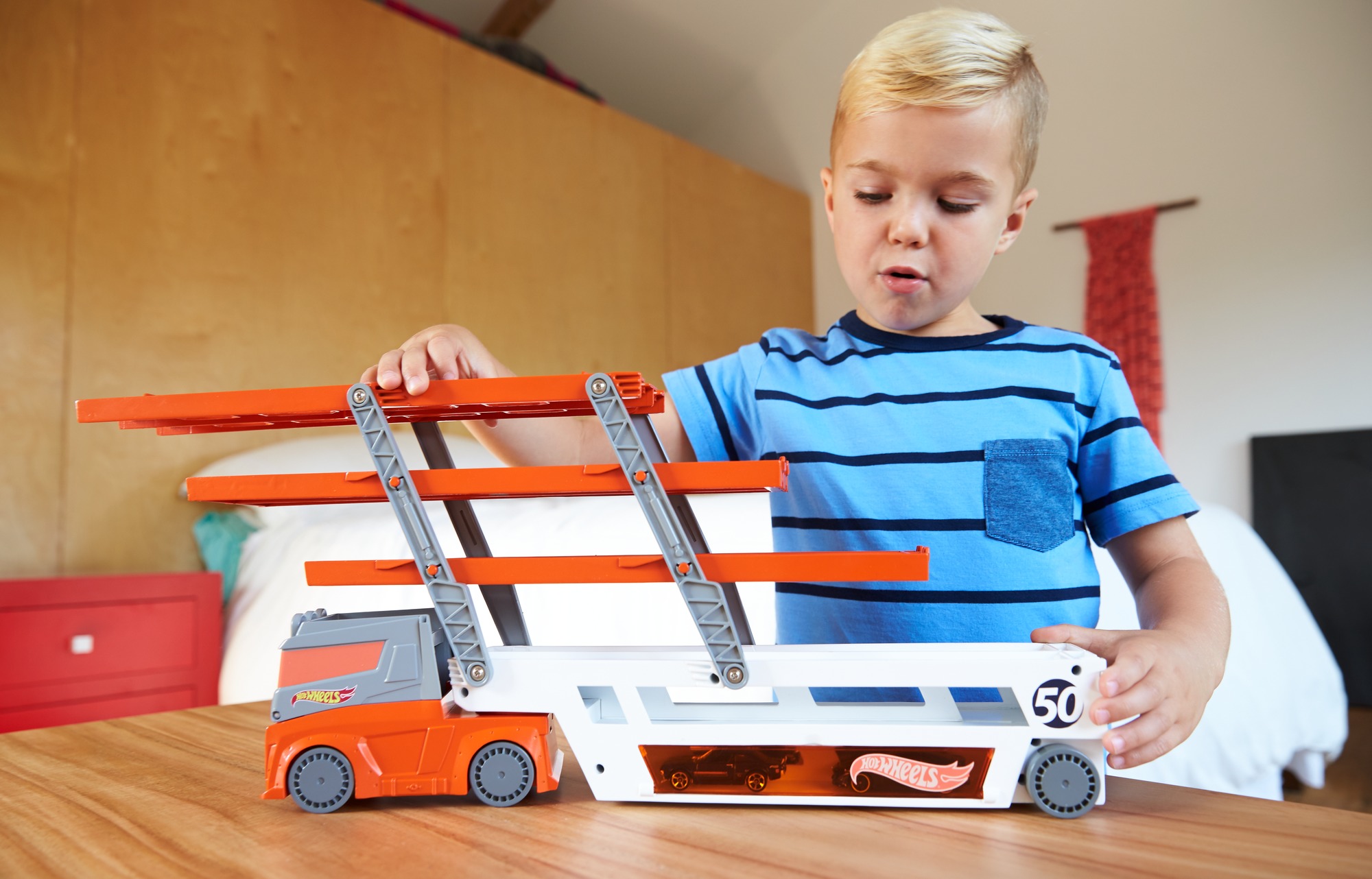 Набор игровой hot wheels грузовик. Автовоз hot Wheels ftf68 1:64 49 см. Мега грузовик hot Wheels. Игровой трейлер hot Wheels. Мега грузовик с хранилищем для машинок hot Wheels ghr48.