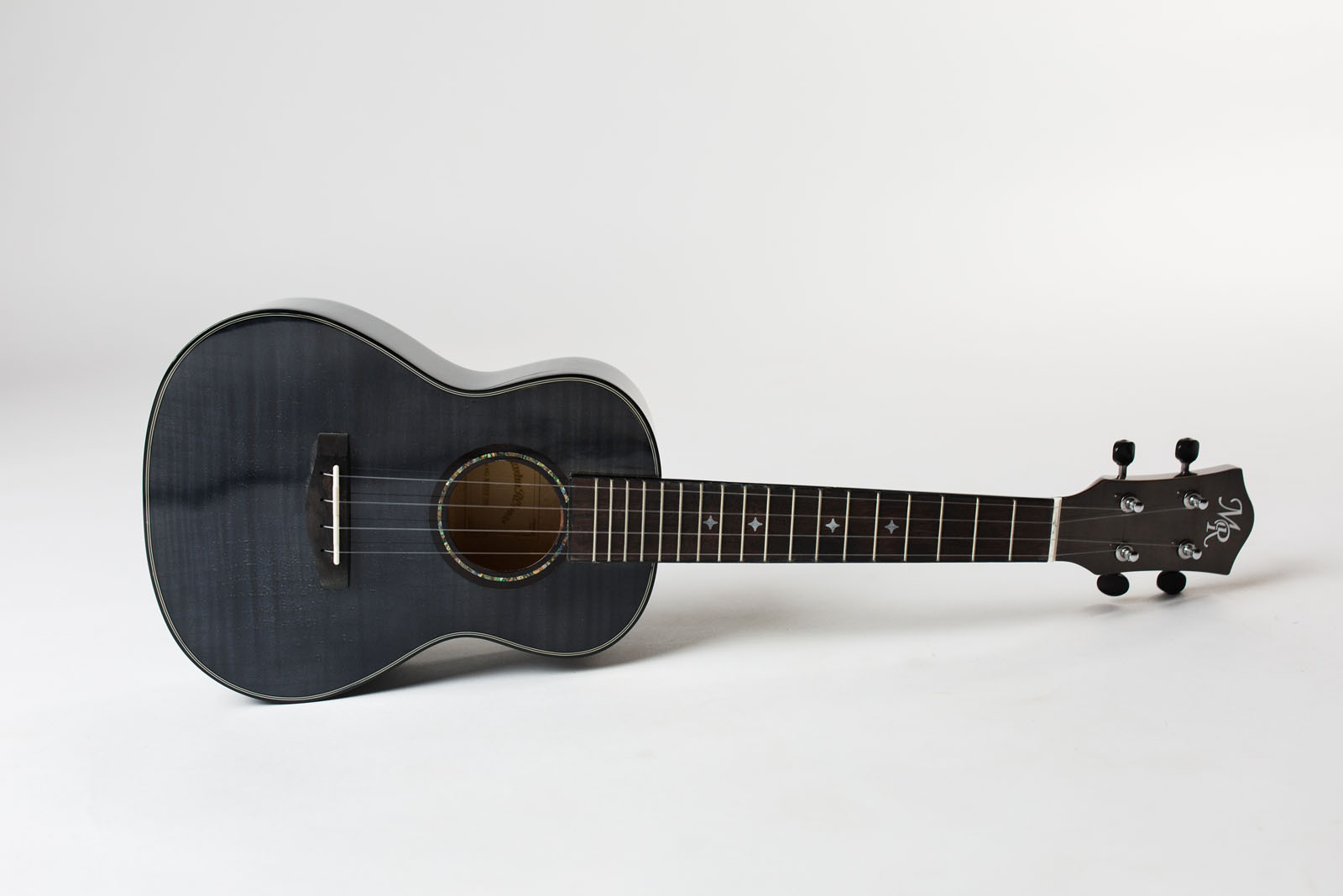 Чехол для укулеле баритон. Укулеле фото. Гитара укулеле концерт. Концертная укулеле. Укулеле zebra.