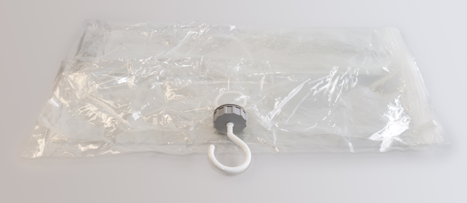 BELLACASA Подвесной вакуумный мешок для хранения одежды, набор из двух разных размеров 105 x 70 см и 145 x 70 см. Двойной замок, крючки в комплекте. PA/PE (60 μm)