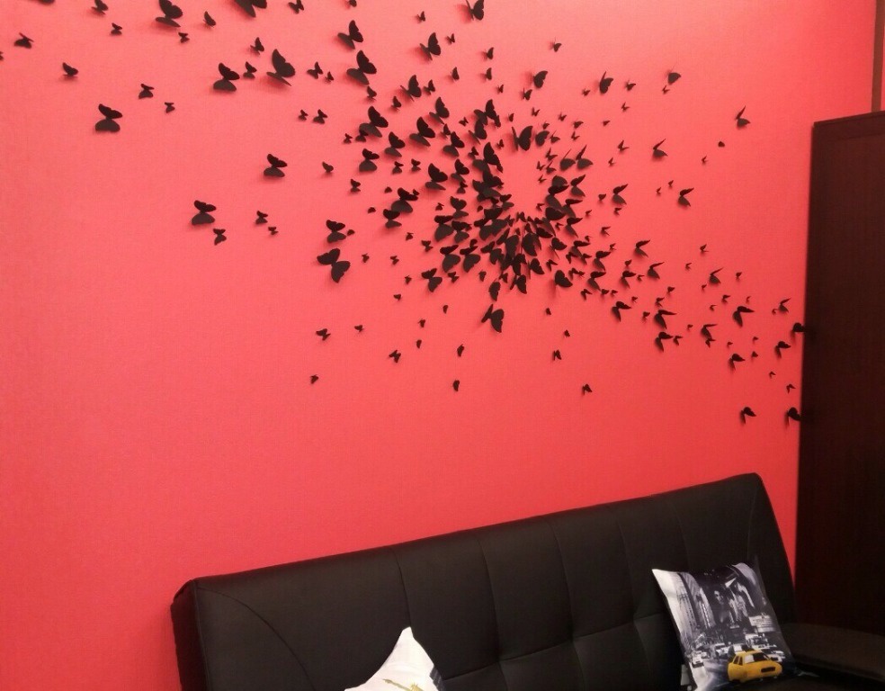 Легкое украшение комнаты. Бабочки украшение на стену. Бабочки для украшения комнаты. Украсить стену бабочками. Декорирование стен бабочками.