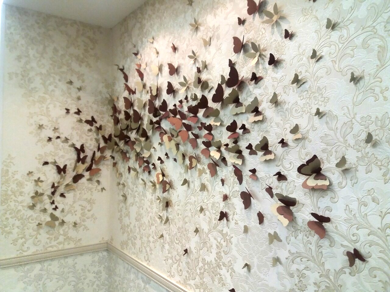 фото Дизайнерские бабочки из бумаги, бронзовый, 96 шт. 3d декор Наш интерьер