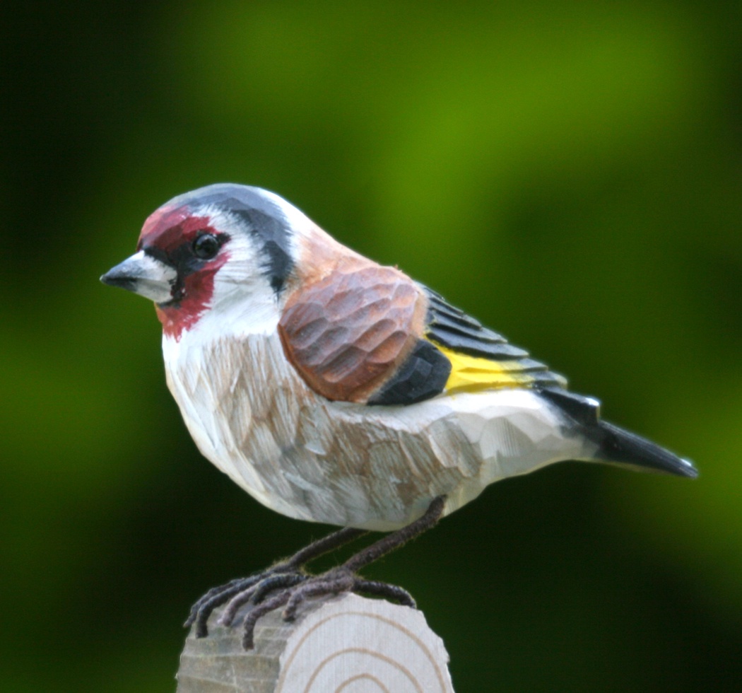 фото Фигурка декоративная Wildlife Garden Goldfinch, WG406, ручная работа