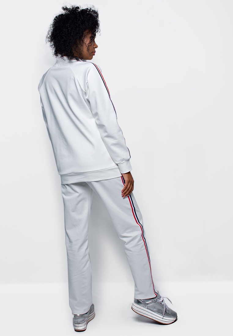 Спортивная одежда fly. Fly костюм спортивный. Белый костюм Флай спорт. Флай спорт одежда.