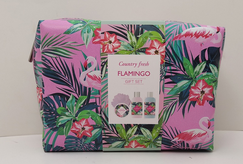 Подарочный набор Country Fresh Flamingo Гель для душа, 120 мл + лосьон для тела, 120 мл + скраб для тела, 50 мл + мочалка, 00822 Подарочный набор Country Fresh Flamingo Гель для душа, 120 мл + лосьон для тела, 120 мл + скраб для тела, 50 мл + мочалка, 00822