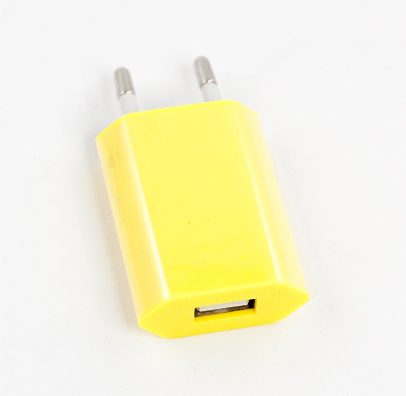 фото Сетевое зярядное устройство "Liberty Project", с USB выходом, 1А, желтый