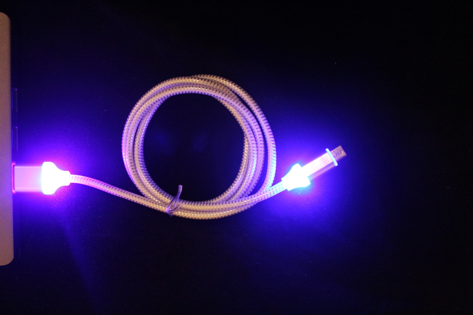 фото Кабель TipTop USB-microUSB с подсветкой, 4605180032023, белый