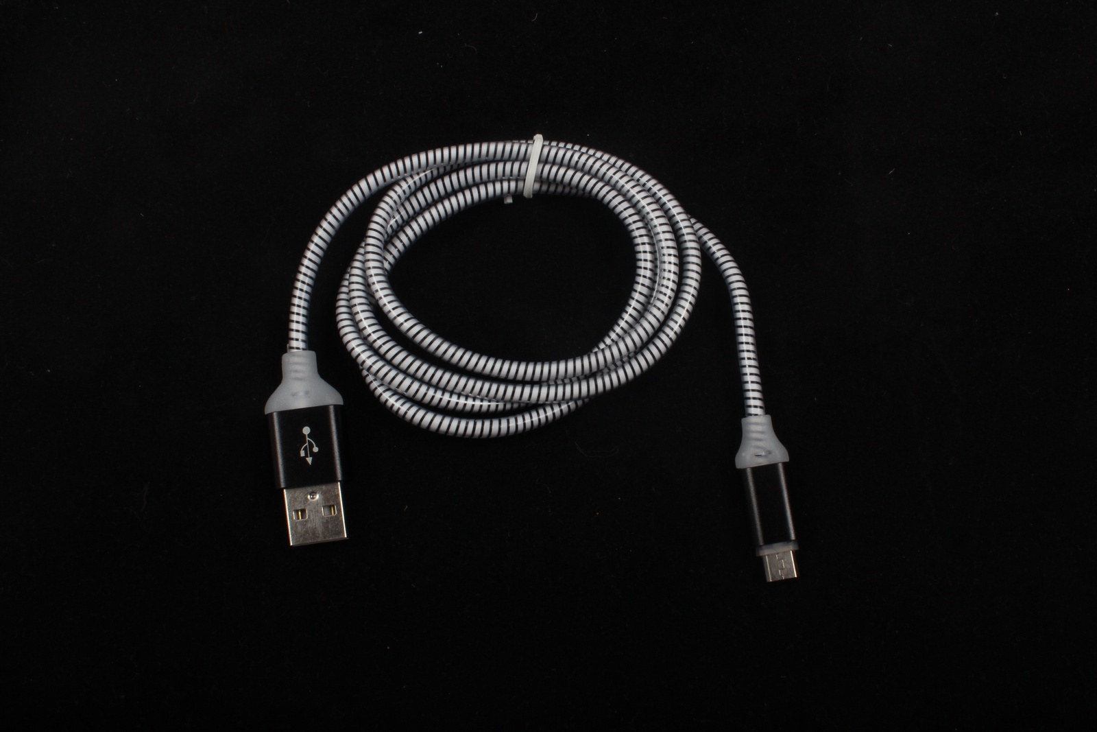 фото Кабель TipTop USB-microUSB с подсветкой, 4605180032030, черный