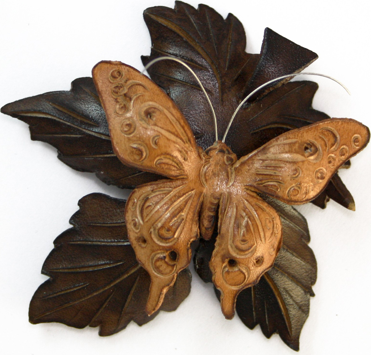 фото Брошь Мастер ГРиСС "Бабочка на листике", 33256, коричневый, темно-коричневый