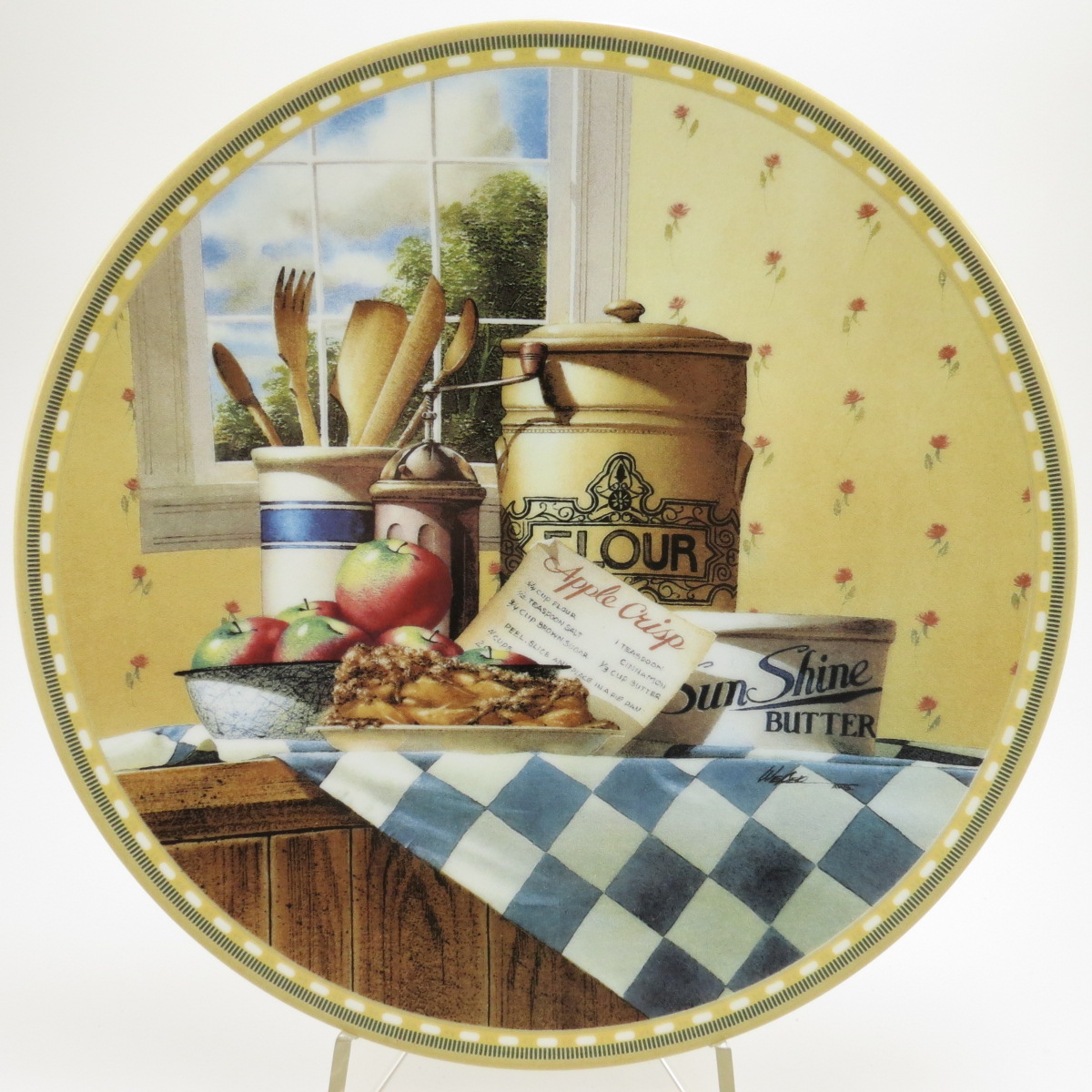 фото Декоративная коллекционная тарелка "Ретро-стиль на кухне: Яблочный крамбл". Фарфор, деколь. США, Edwin M.Knowles China Company, Майкл Джей. Вебер, 1991