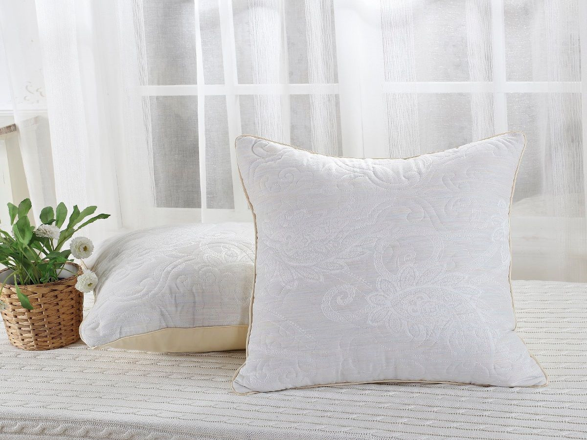 Красивые подушки. Подушки в интерьере. Подушка белый. Подушка декоративная белая.