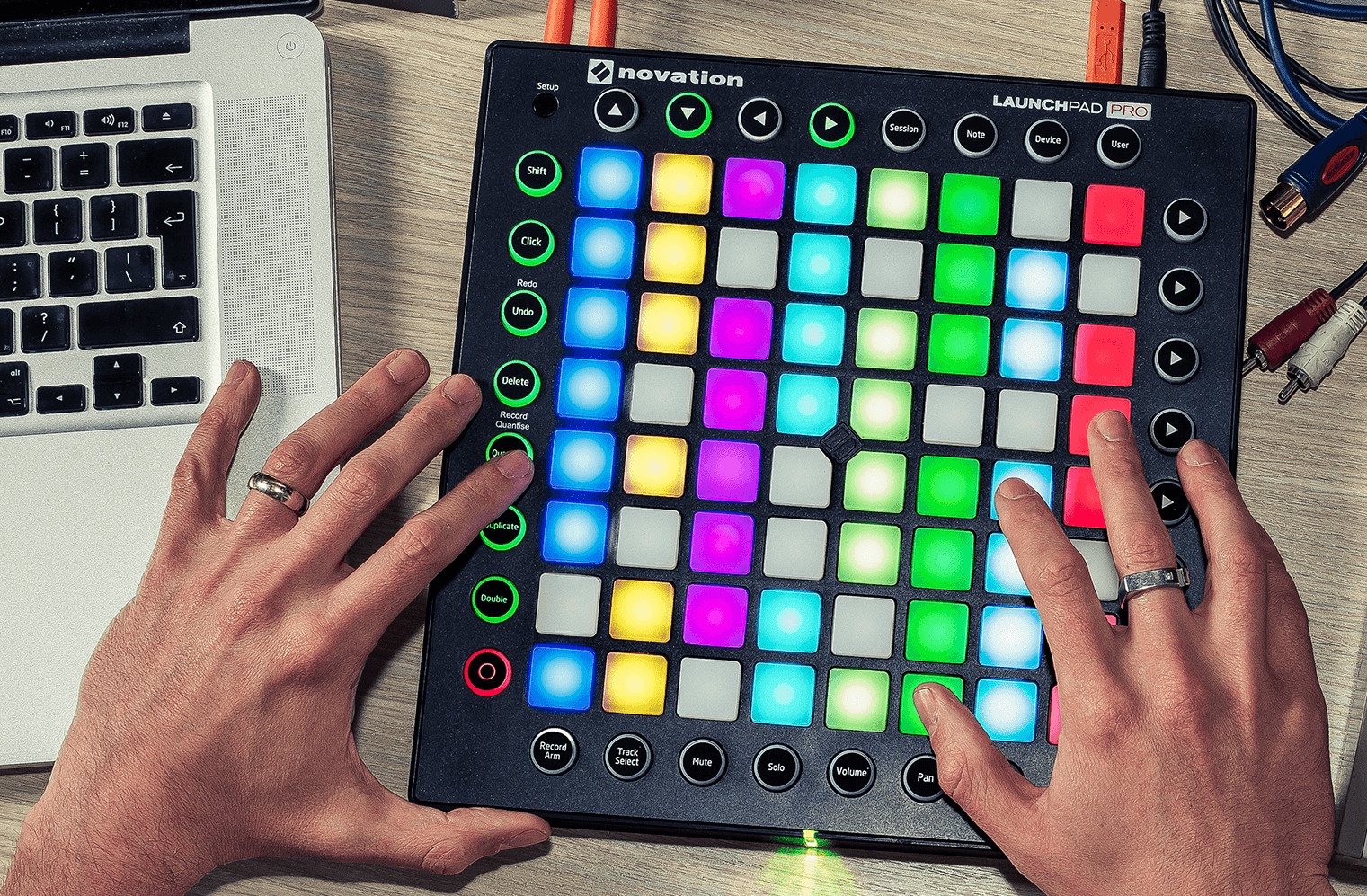 фото MIDI-контроллер NOVATION LAUNCHPAD PRO, черный