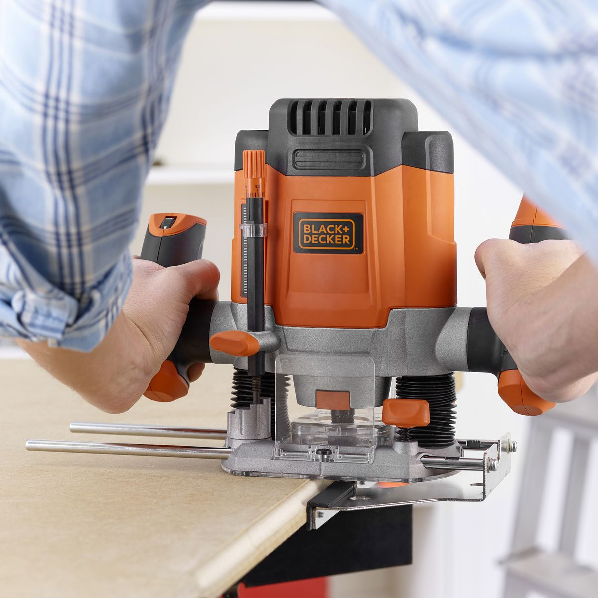 фото Фрезерная машина Black & Decker KW1200EKA, оранжевый, черный Black+decker