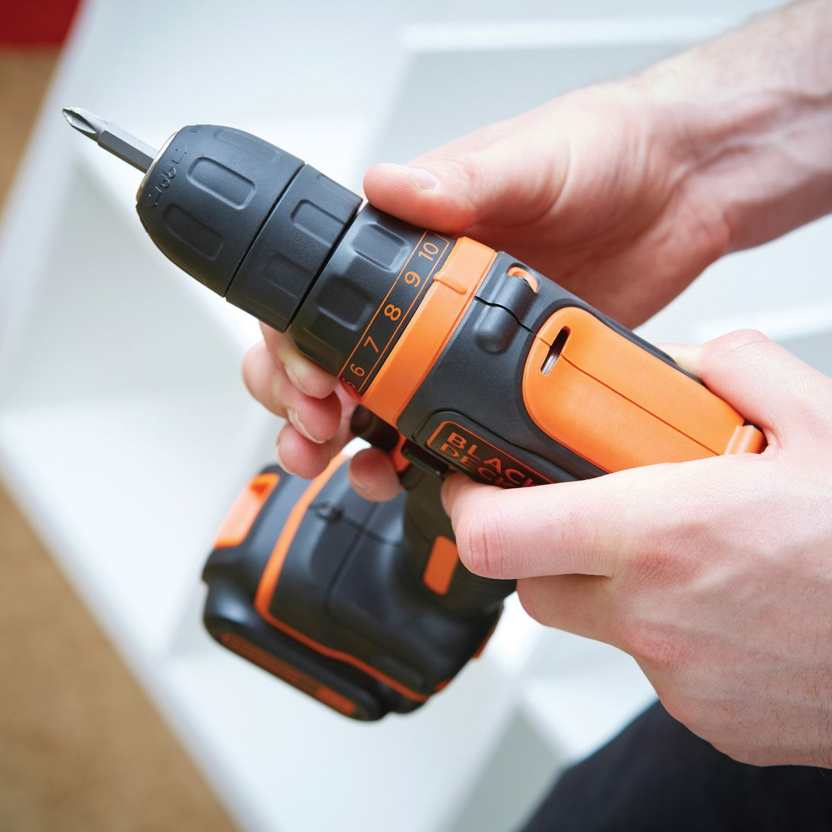 фото Дрель-шуруповерт Black & Decker BDCDD12B, аккумуляторная, оранжевый, черный Black+decker