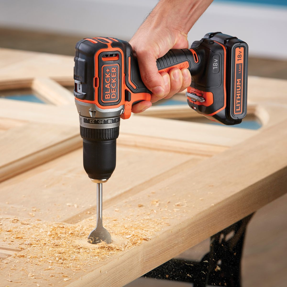 фото Дрель-шуруповерт Black & Decker BL186KB, аккумуляторная, оранжевый, черный Black+decker