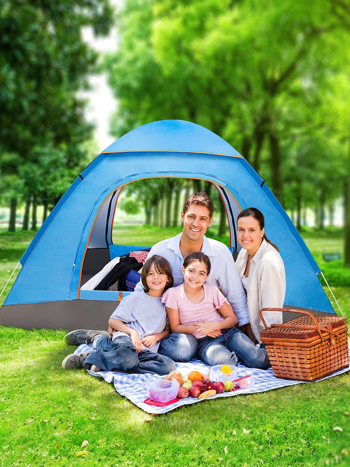 Семья в палатке