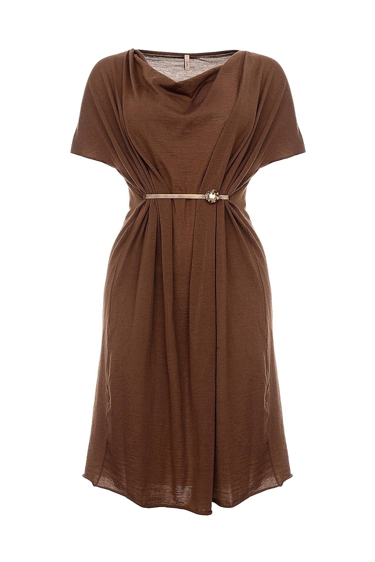 Платье с коричневым поясом
