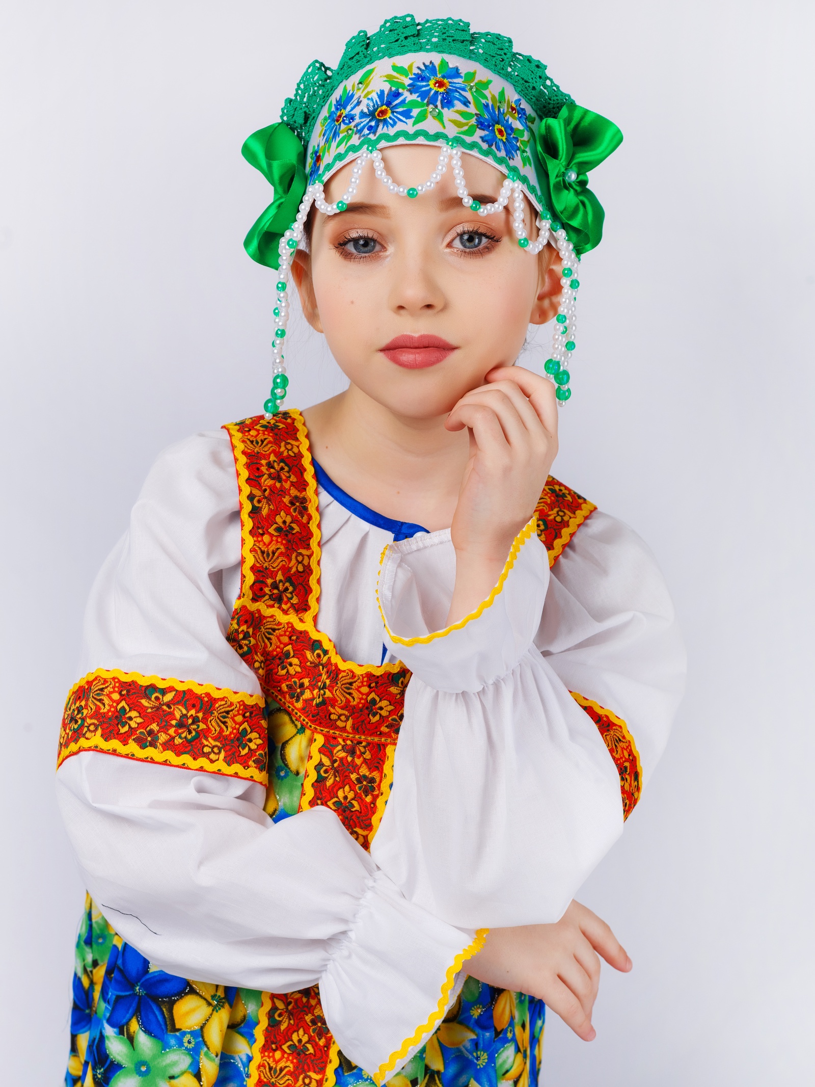 фото Шляпа карнавальная Gala-Вальс Полоска "Роспись с бусами", белый, голубой, зеленый
