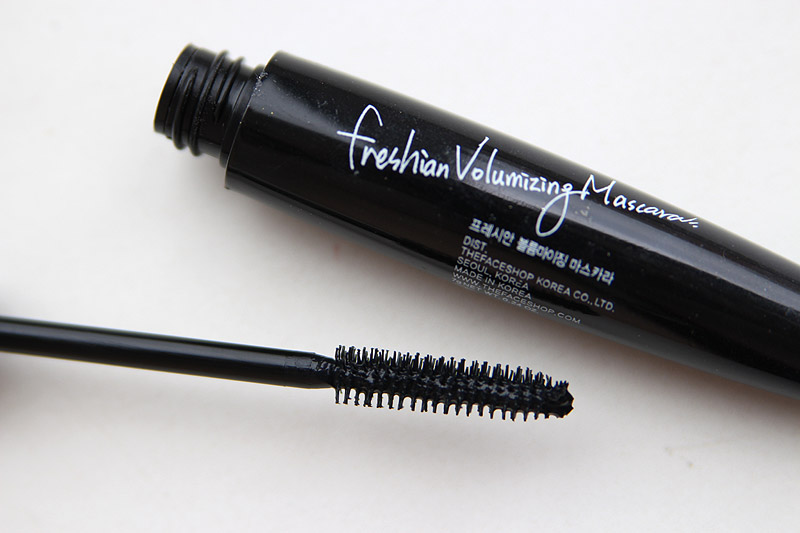 фото Тушь для ресниц The Face Shop ПОДКРУЧИВАЮЩАЯ И ПРИДАЮЩАЯ ОБЪЕМ PRESSIAN BIG VOLUME MASCARA