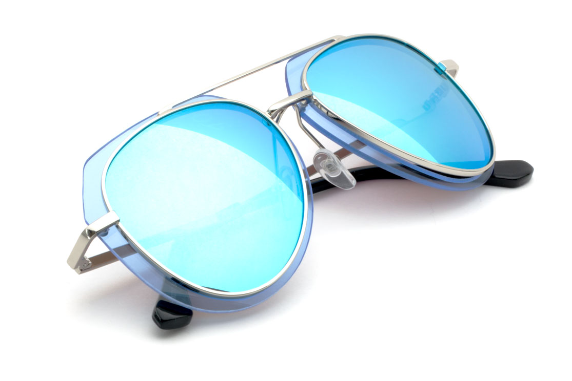 Blue sunglasses. MONOLOOK очки. Солнечные очки голубые. Голубые солнцезащитные очки. Голубые солнцезащитные очки женские.