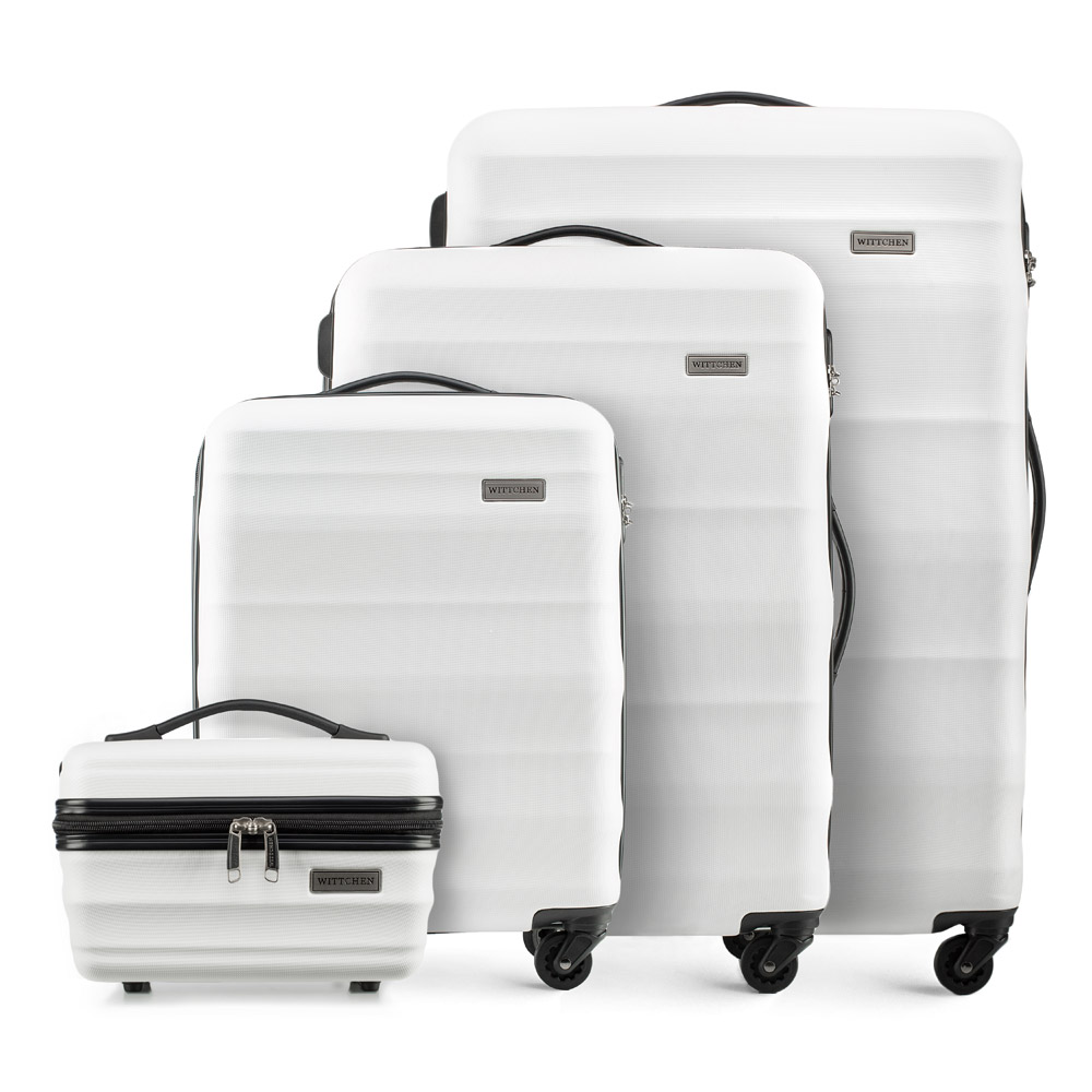 Белый чемодан