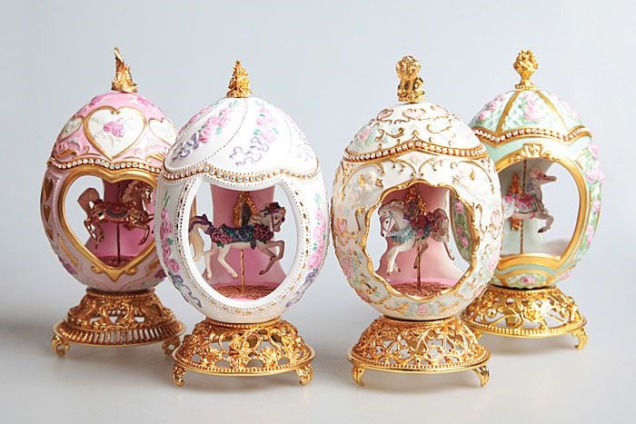 фото Яйцо декоративное Faberge "Карусель", золотой, розовый, белый, сиреневый, красный, синий