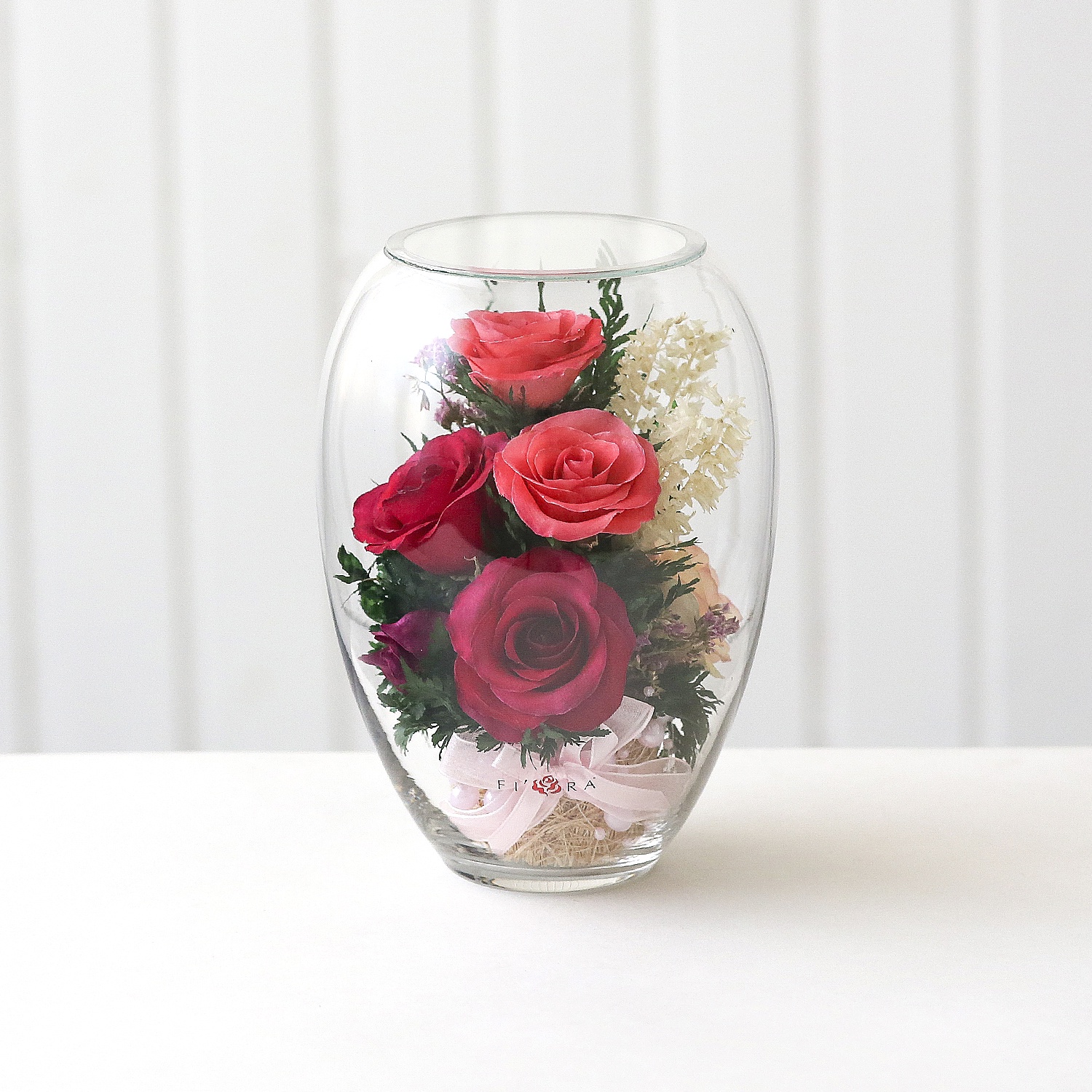 Ваза для живых цветов. Fiora цветы в стекле. Fiora цветы в вакууме. Цветы внутри вазы. Вазы для роз.