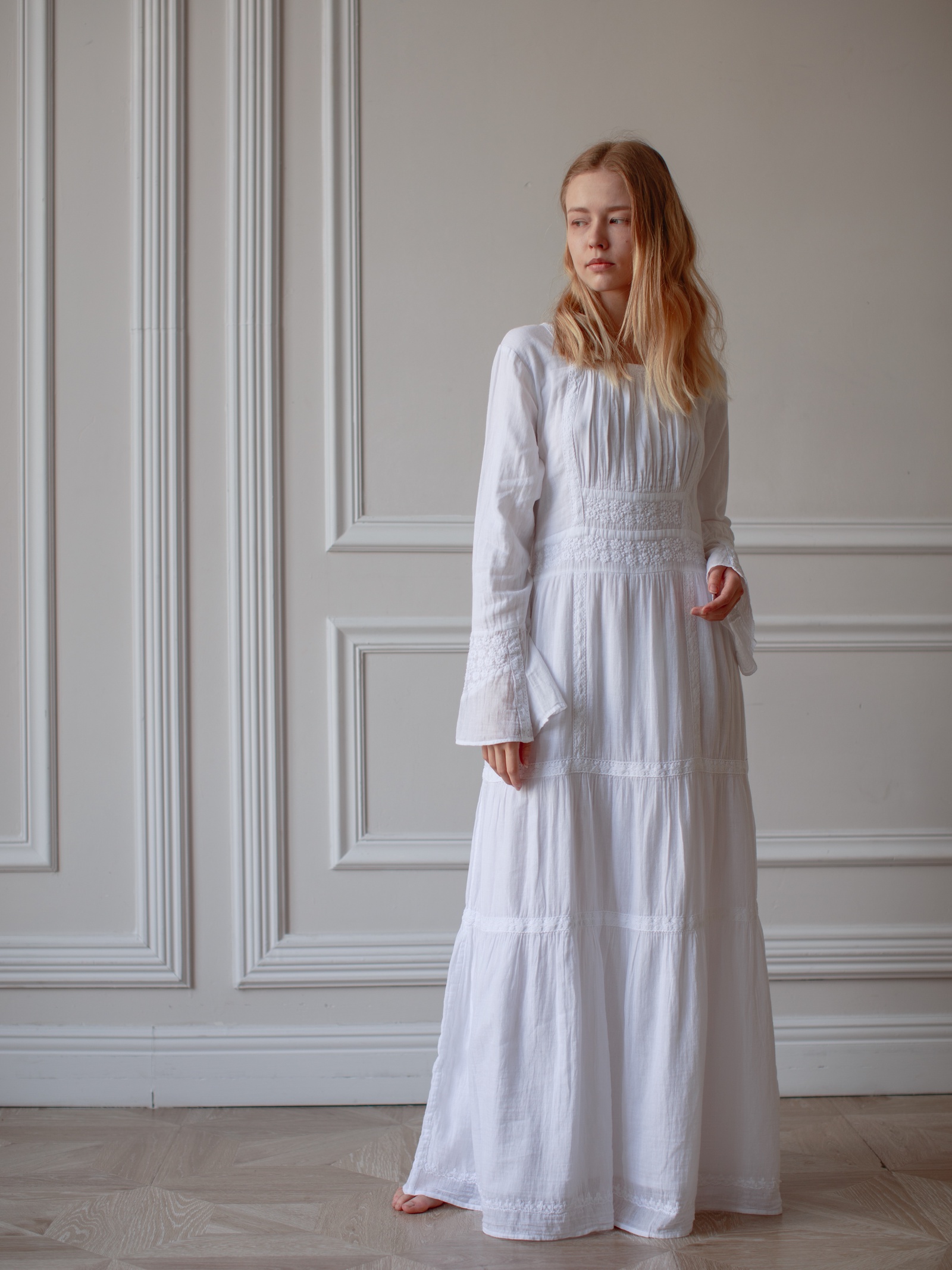 Платье из хлопка с длинными рукавами. Белое хлопковое платье с кружевом. Длинное хлопковое платье. Платье рубашка макси оверсайз хлопок. Платье лен длинное.