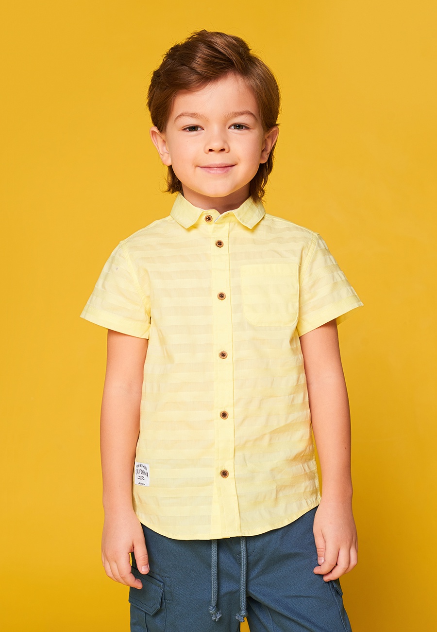 Купить желтые мальчику. Яркая рубашка для мальчика. Желтые рубашки для мальчиков. Рубашка детская желтая. Рубашка для мальчика с коротким рукавом.