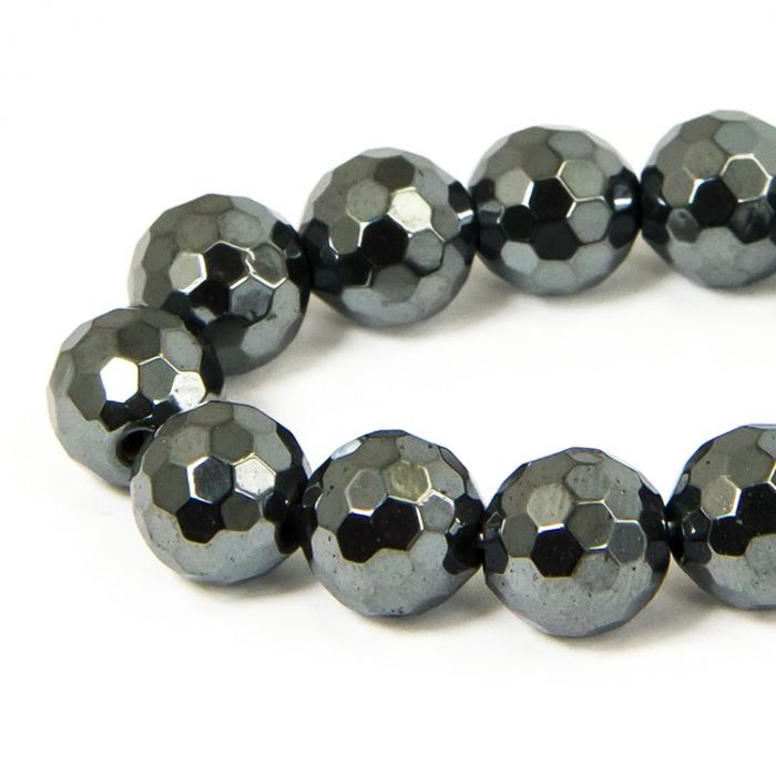 Гематит магнитный. Гематит кровавик камень. Таблитчатый гематит. Украшения из гематита. Кровавик-гематит.