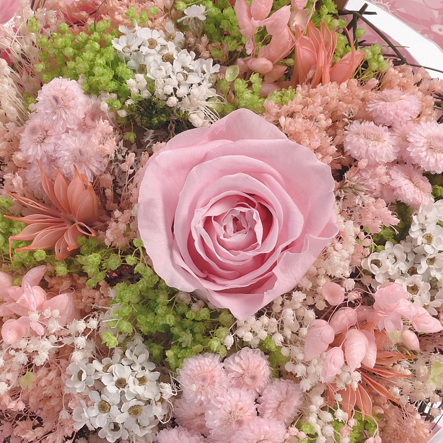 фото Букет из сухих и стабилизированных цветов Гарден розовый