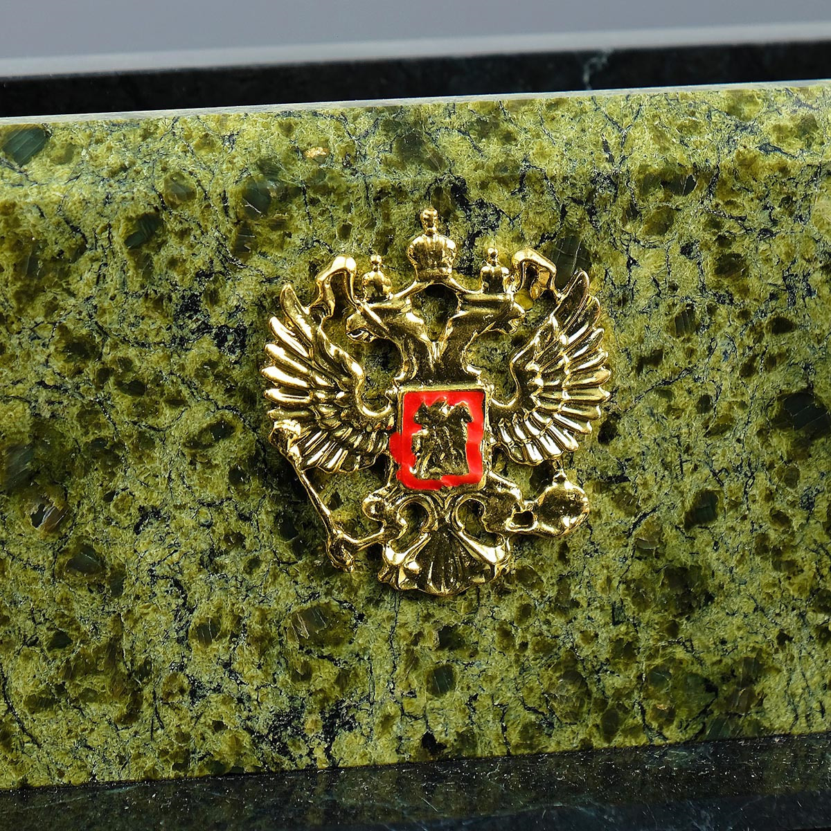 фото Визитница канцелярская, настольная, с гербом, большая, 851578, зеленый