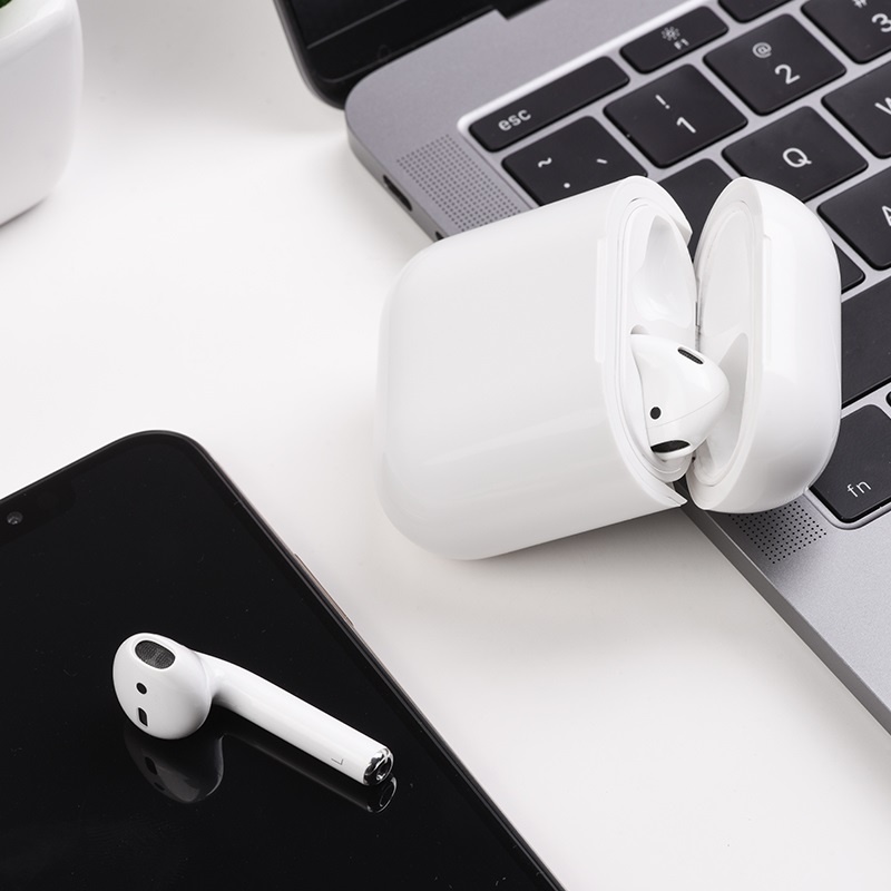 фото Чехол AIRPODS HOCO CW18 с беспроводной зарядкой белый (MRE)