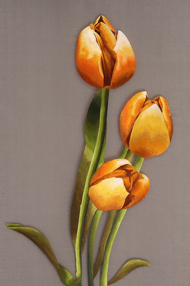 фото Картина вышитая шелком Золото тюльпанов ручной работы