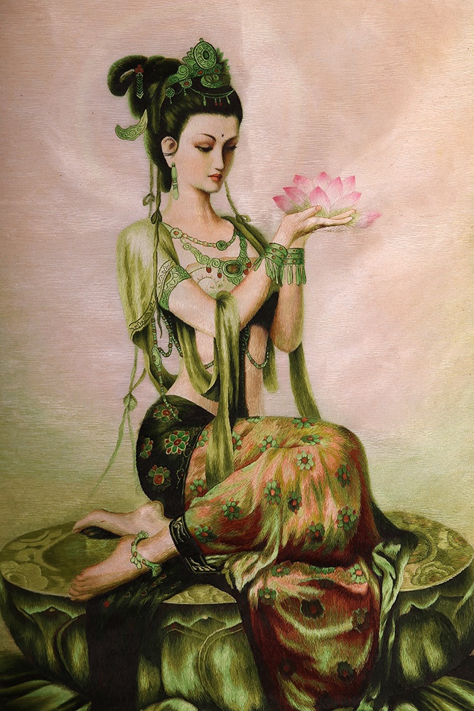 фото Картина вышитая шелком картина авторская шелковая вышивка Богиня фея лотоса ручной работы
