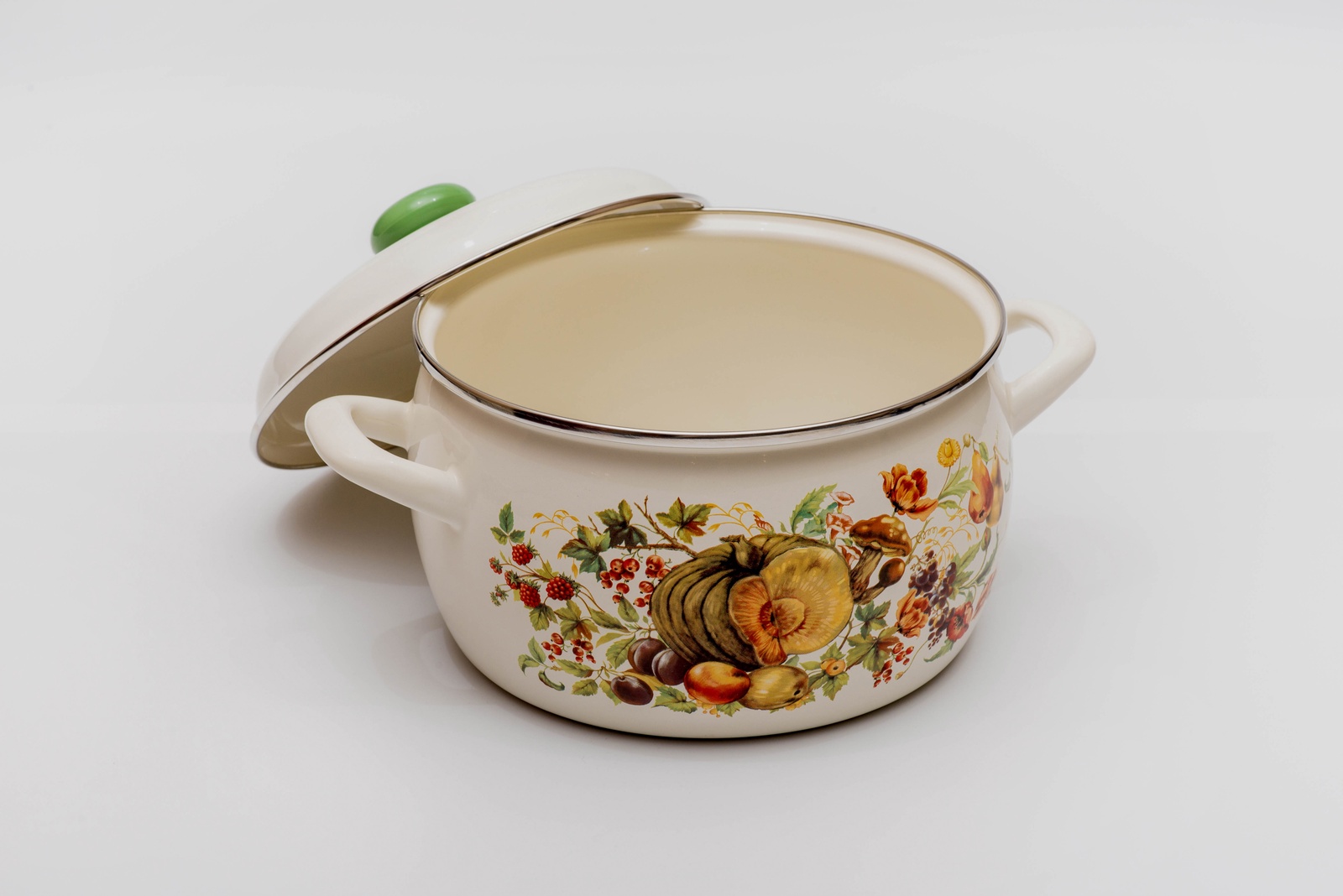 Посуда эмалированная сербия метрот. Кастрюли метрот. Эмалированная кастрюля метрот. Эмалированная кастрюля метрот. Сербская посуда метрот.