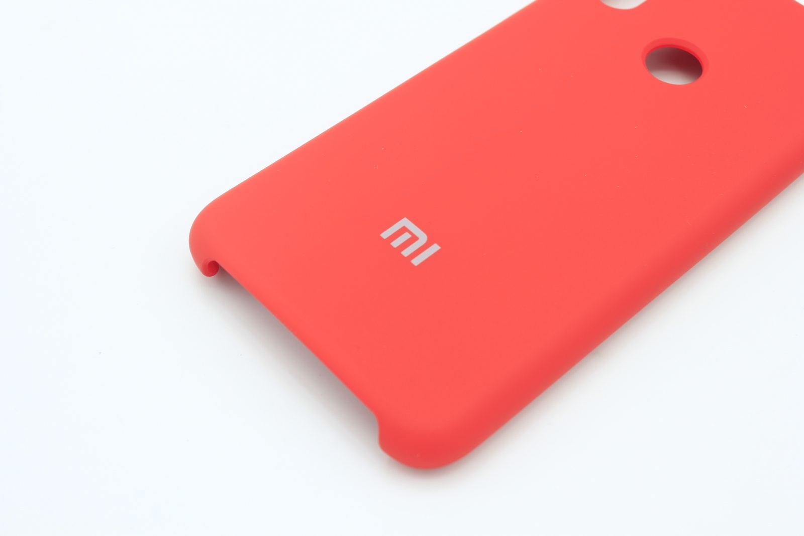 Кавер красный. Силиконовый чехол красный на Redmi 7. Чехол силиконовый на планшет Ксиаоми. Красное крыло для Xiaomi. Преимущество силиконовых чехлов для смартфонов.