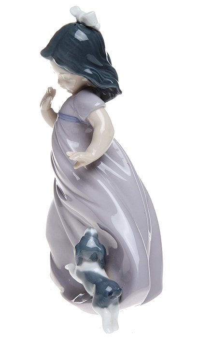 фото Lladro. Статуэтка "Девочка играет со щенком" интерьерная. Фарфор, ручная роспись, глазуровка. Высота 17 см. Nao для Lladro, Испания (Валенсия), 1987 год