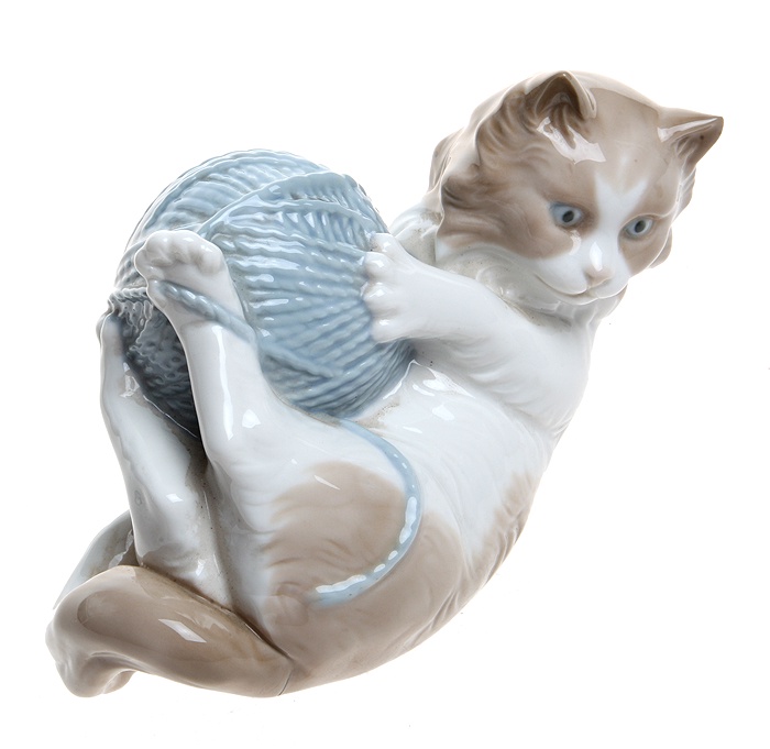 фото Lladro. Статуэтка "Котенок с клубком". Фарфор, ручная роспись. Высота 8 см. Nao для Lladro, Испания (Валенсия), 1978 год