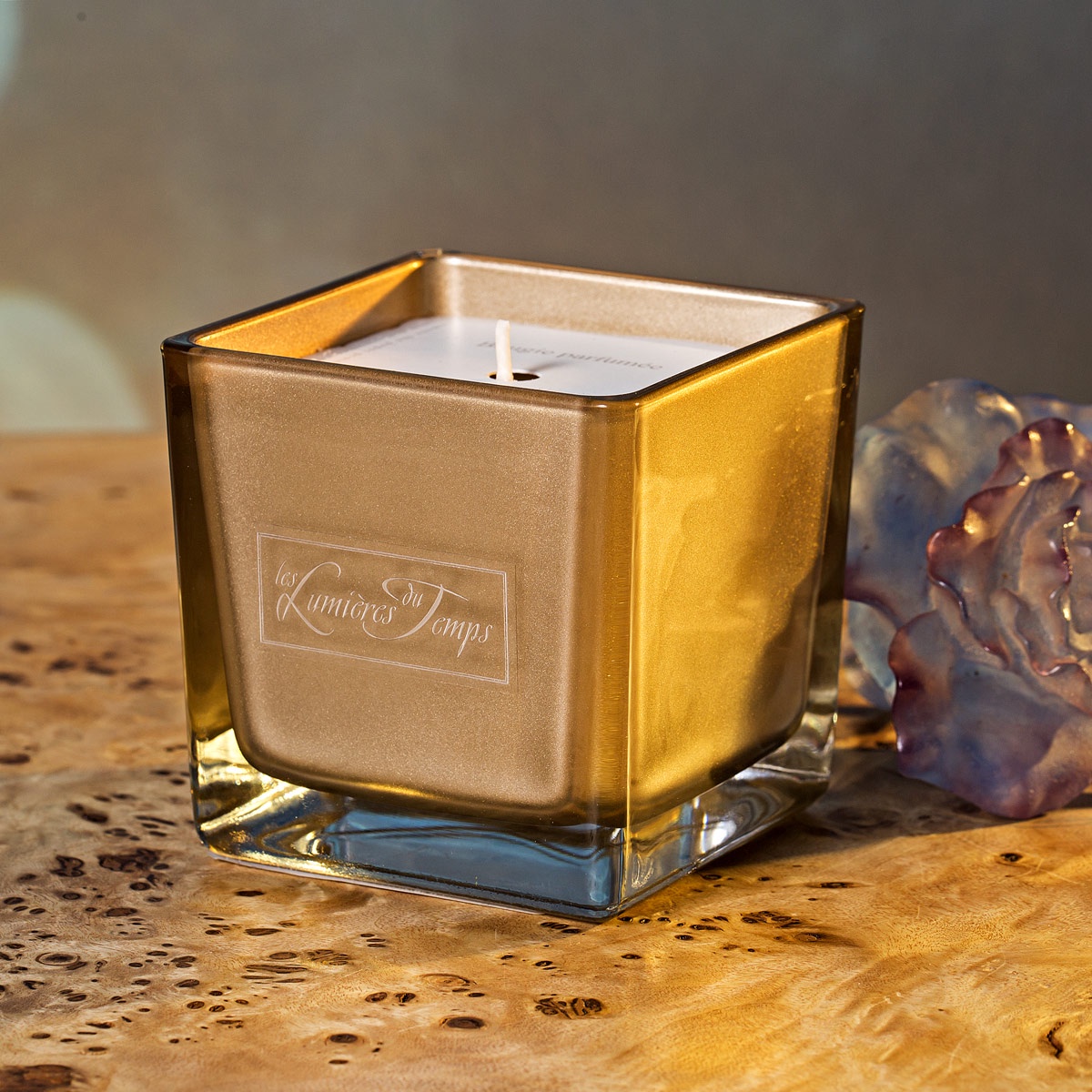 фото Свеча ароматическая квадратная "Золотая Пудра" (240гр) Les lumieres du temps